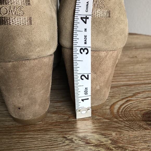 TOMS Women’s Desert Wedge Suede Taupe Lace Up Booties - Picture 11 of 11